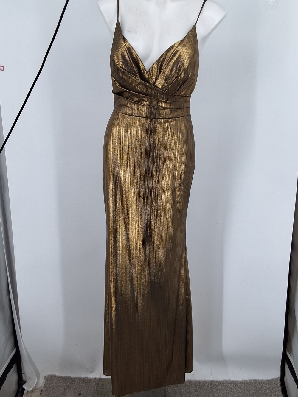 Mac Duggal Gold Sequin V-Neck Maxi Gown - Picture 3 of 11